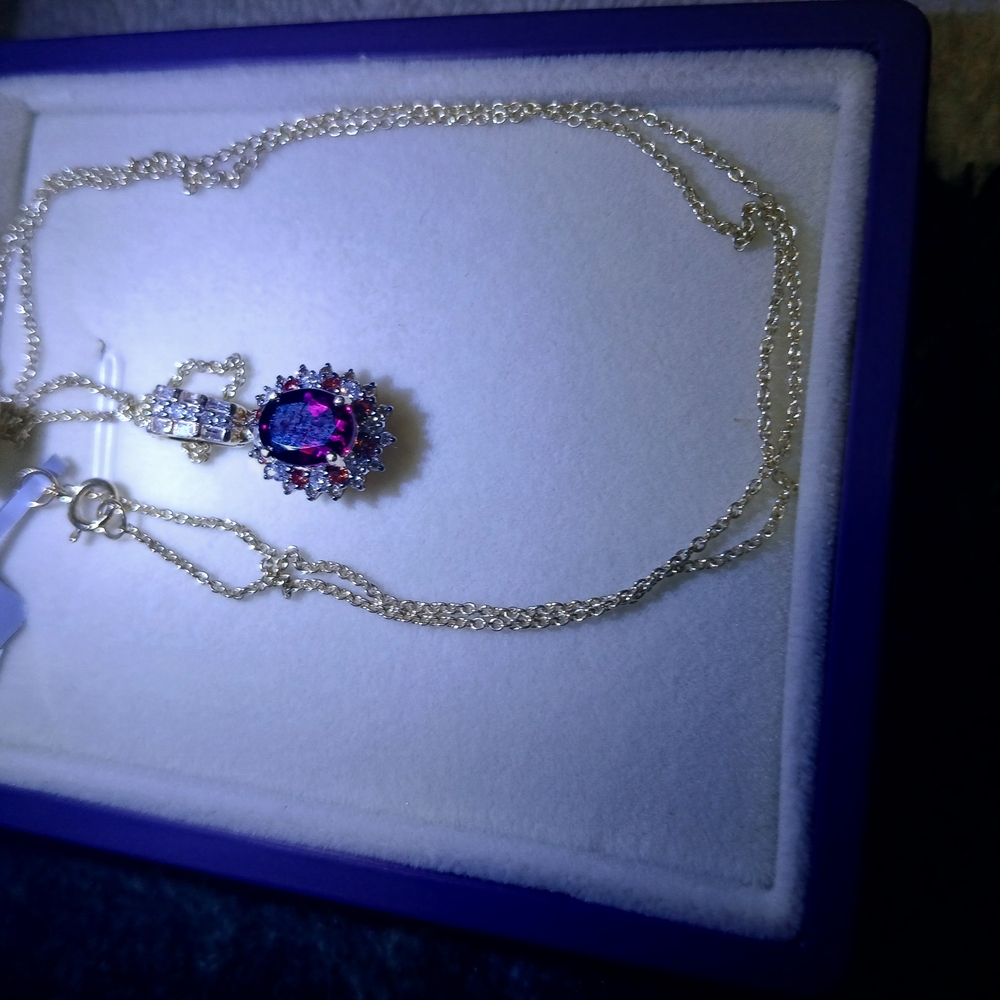 Elegant Gold and Purple Pendant Necklace
